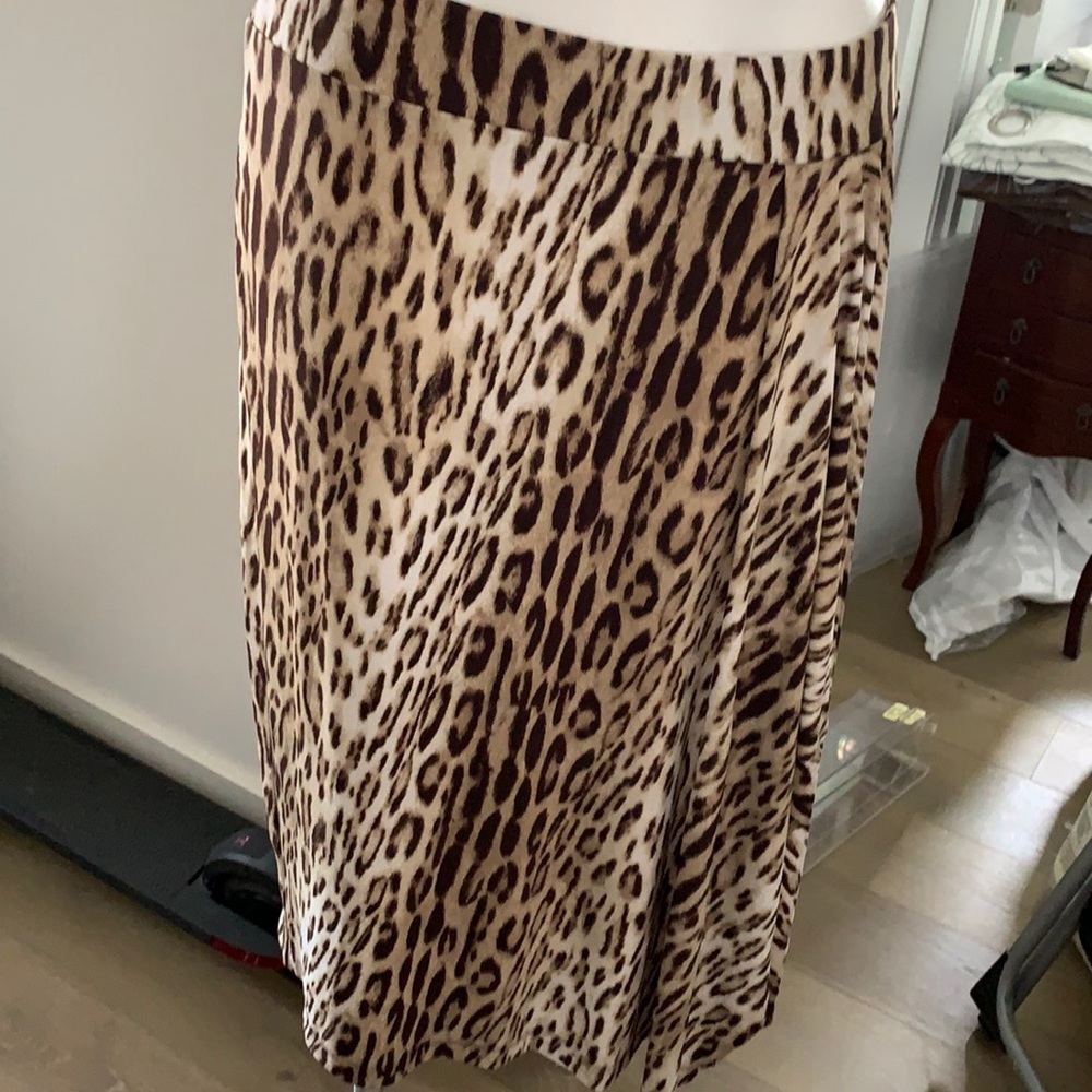 MK MIDI Skirt with pleat on front left